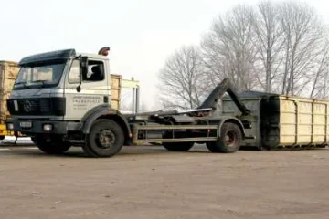 Hanslauer-Abrollkipper mit Container